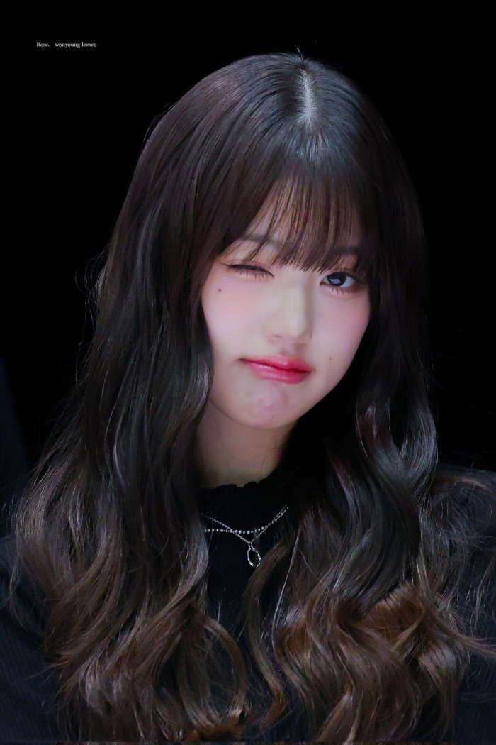 20240211_092939.jpg 어제 명절에도 근무한 장원영 팬싸인회