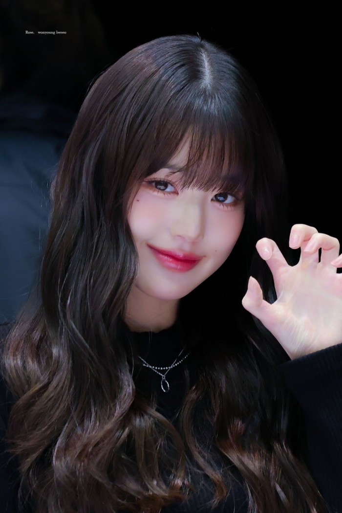 20240211_092847.jpg 어제 명절에도 근무한 장원영 팬싸인회